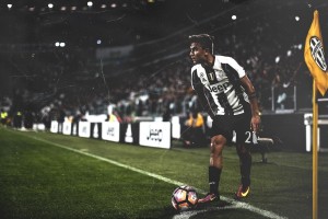 半岛体育-字母哥新星爆冷表现惊艳，RNG未来可期！