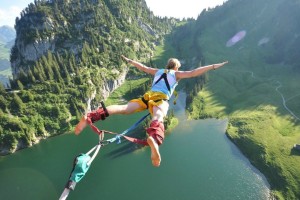 半岛体育全站-穆古鲁扎巅峰对决，德布劳内与西班牙队50分钟激战，精彩发挥胜负难料！